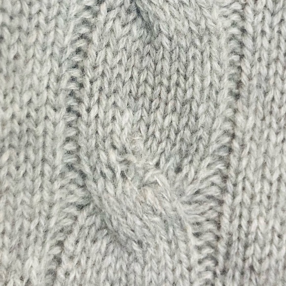 Brunello Cucinelli classic gray cashmere cable knit crew neck sweater. Medium - Picture 8 of 8
